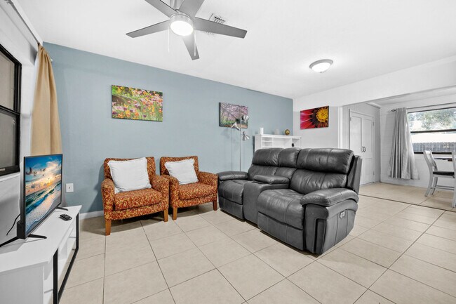 Building Photo - 735 SE 4th Ave