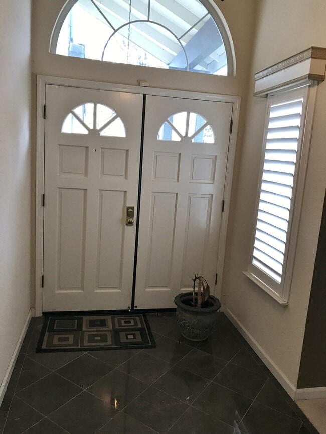 Building Photo - CORNER LOT MODERN 4 BEDROOM HOME DIXON *STAR RENTALS