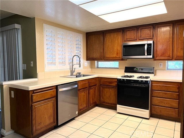 Building Photo - 1349 Crestmont Dr