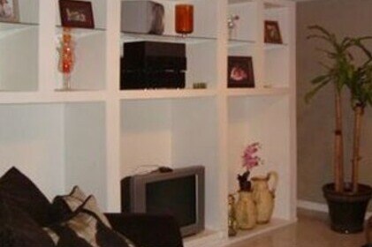 Building Photo - 1100 Manor Dr