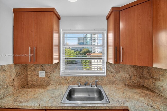 Building Photo - 500 NE 26th St