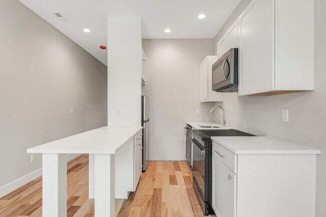 Building Photo - 3324 Michigan Ave