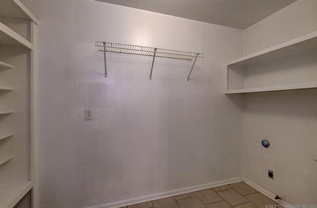 Building Photo - 48th Pl Duplex
