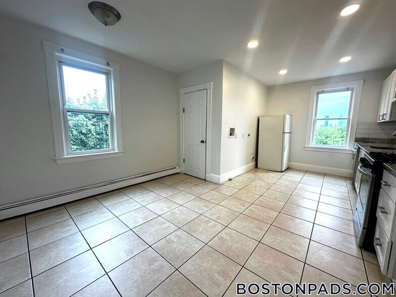 Building Photo - 30 Humphreys Pl