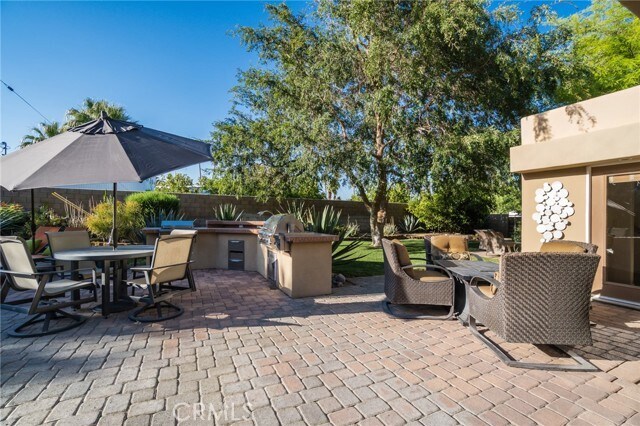 Building Photo - 576 E Desert Holly Cir
