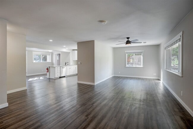 Building Photo - 237 S Hardin St