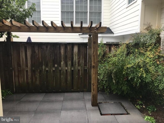 Building Photo - 1406 Ingleside Ave