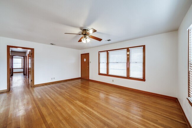 Building Photo - BEAUTIFUL MID-CENTURY HOME IN DELLVIEW