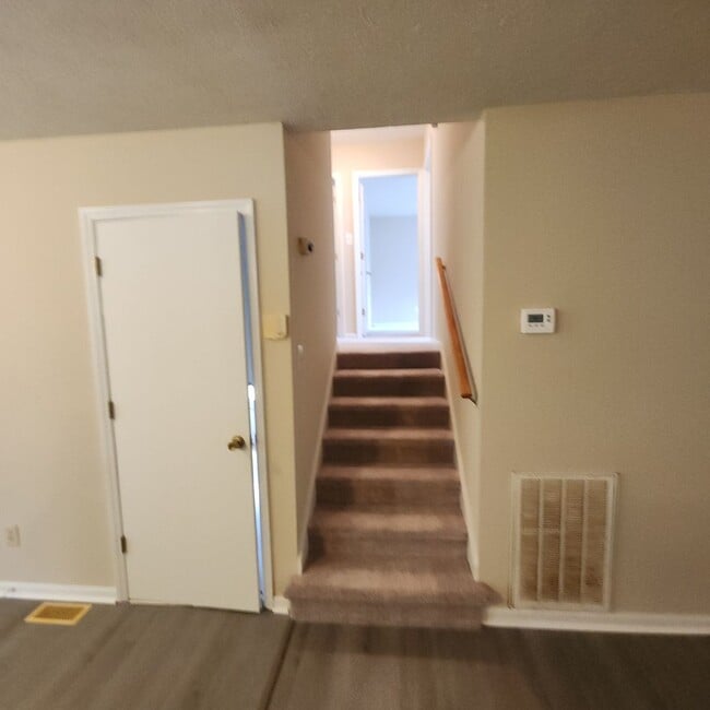 Building Photo - Cute and Cozy Split Level House FOR RENT i...