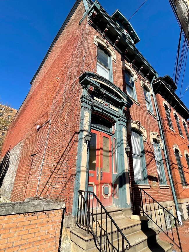 Building Photo - 1305 Allegheny Ave