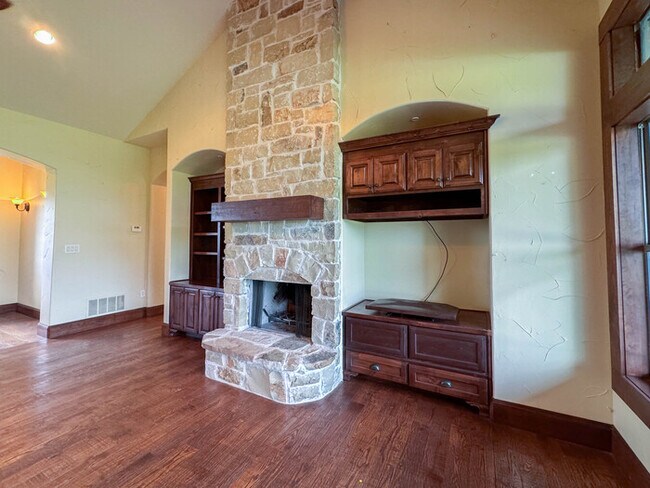 Building Photo - 1559 E Blackjack Rd E