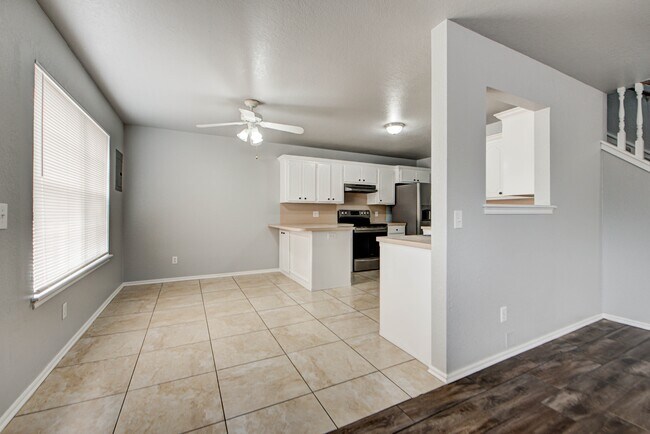 Building Photo - 917 Rambling Oaks Dr