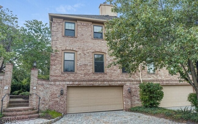 Building Photo - 4 Dearburn Ct