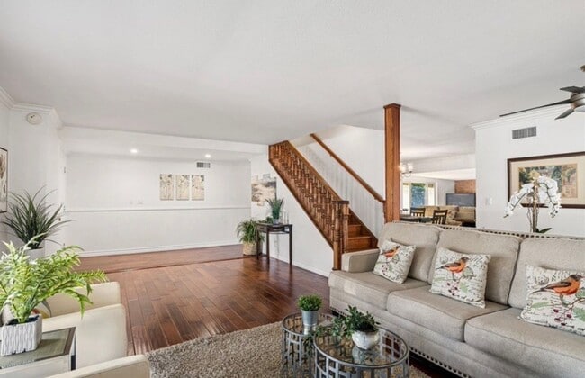 Building Photo - 3-4 bedroom house across from park, available now!