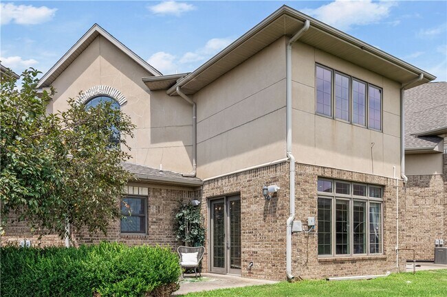Building Photo - 2640 S Everest Ave