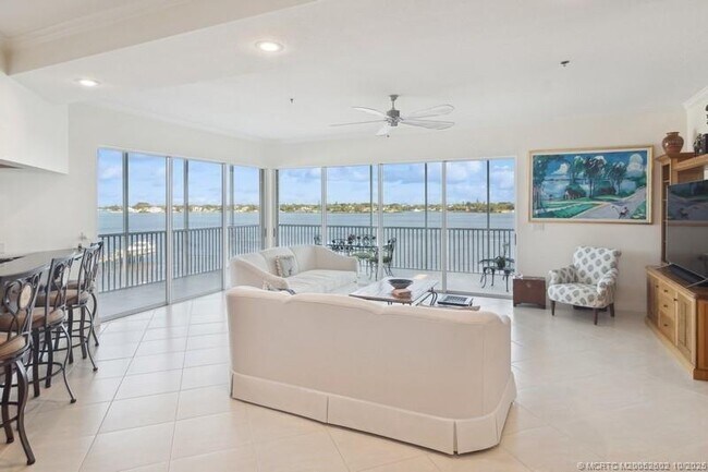 Building Photo - 1130 SW Chapman Way