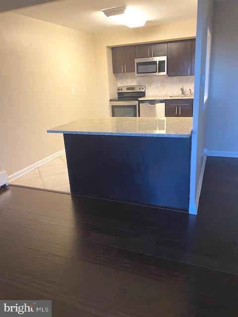 Building Photo - 614 Chestnut St