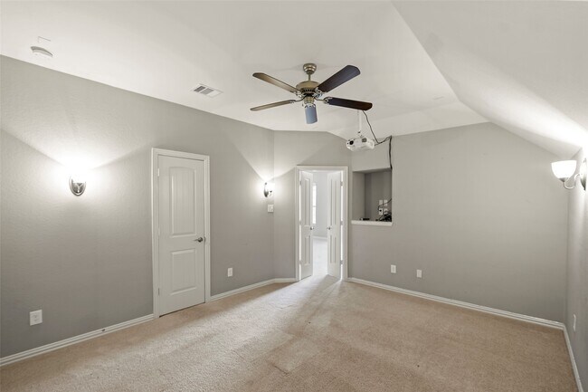 Building Photo - 15518 Montreal Dr