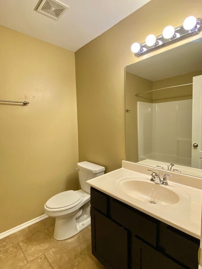 Building Photo - Great 3 Bedroom 2 Bath Home in Piedmont