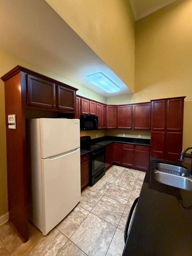 Building Photo - 3705 Azalea Dr