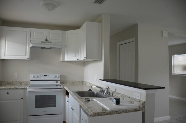 Building Photo - 480 Garden Dr S