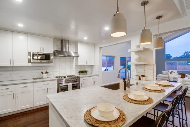 Building Photo - Beautiful house in heart of Point Loma
