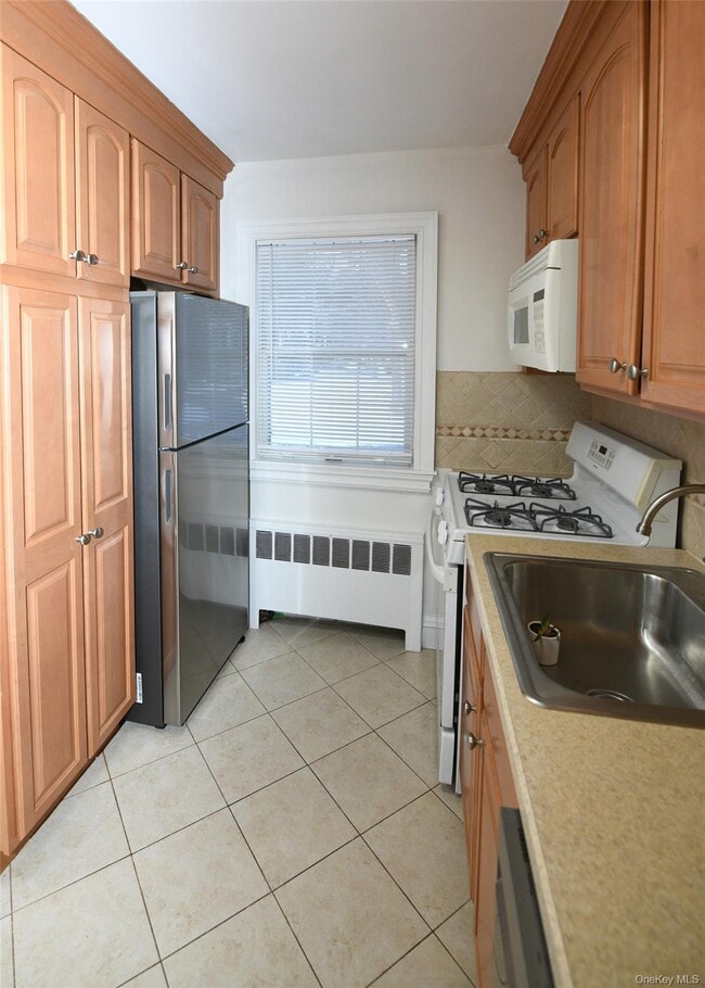 Building Photo - 590 Bedford Rd