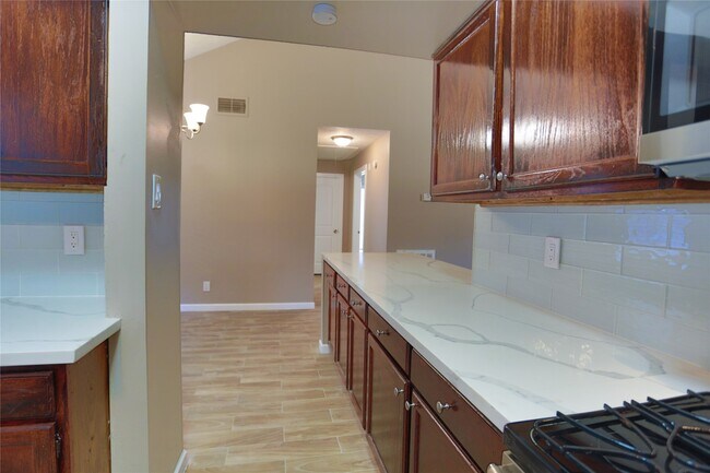 Building Photo - 7007 Glen Rosa Dr