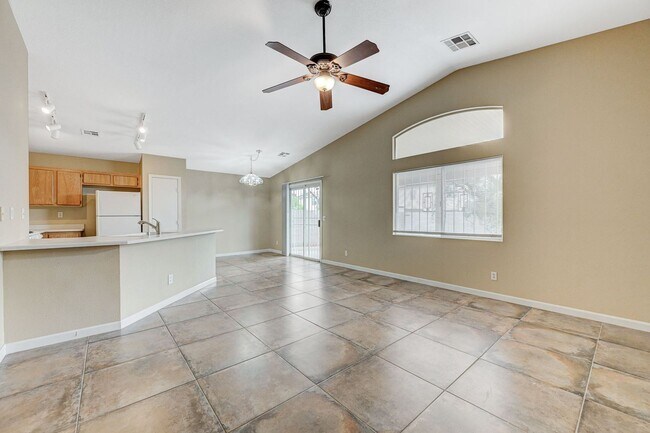 Building Photo - Rare Single Story Home with hard flooring!