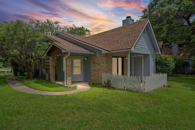 Building Photo - 1601 Faro Dr