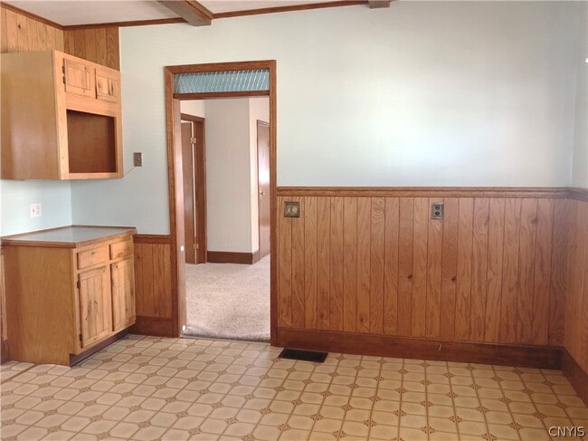 Building Photo - 708 Schuyler St