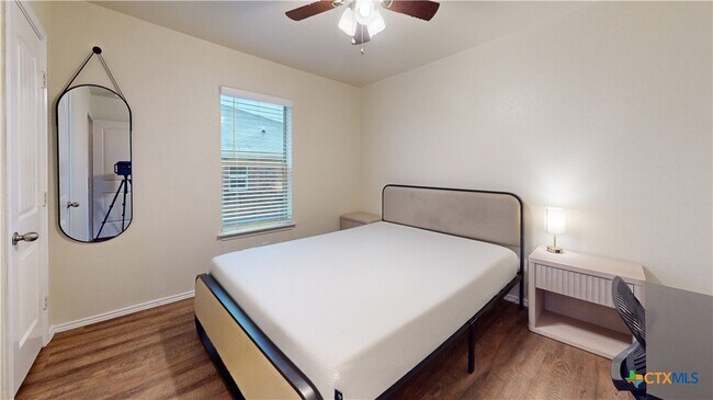 Building Photo - 2703 Tara Dr
