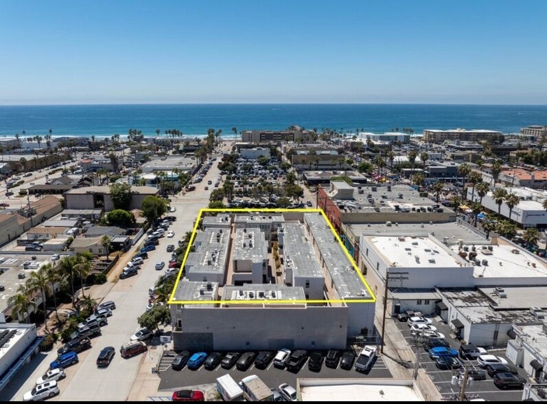 Building Photo - 924 Hornblend St