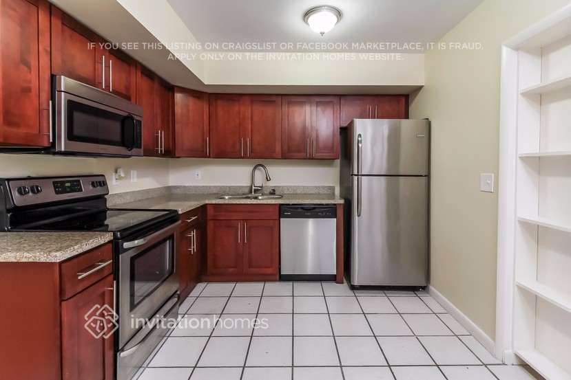Building Photo - 6565 Westview Dr