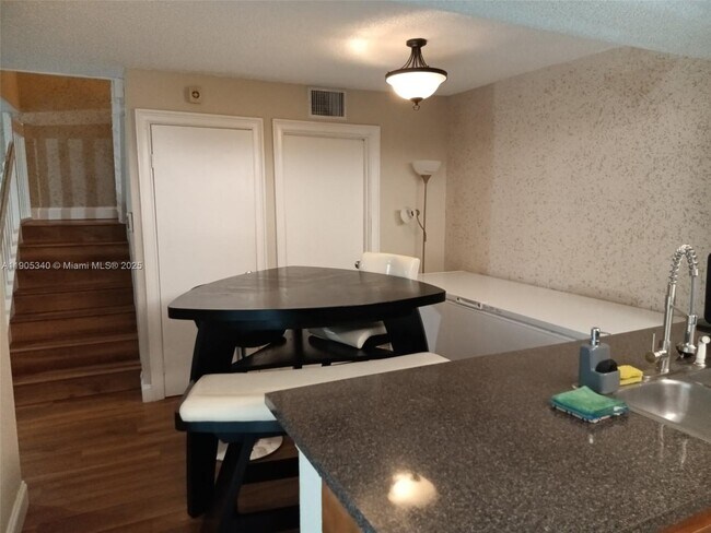 Building Photo - 8405 N Coral Cir