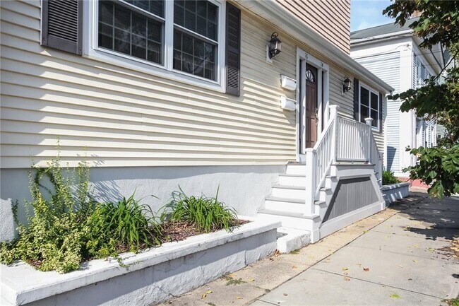 Primary Photo - 76 Hope St