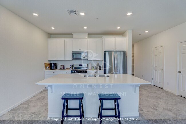 Building Photo - Stunning 4 Bedroom home in Twelve Bridges