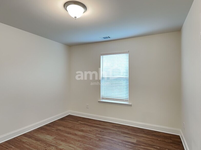 Building Photo - 5020 Hudson Vly Dr