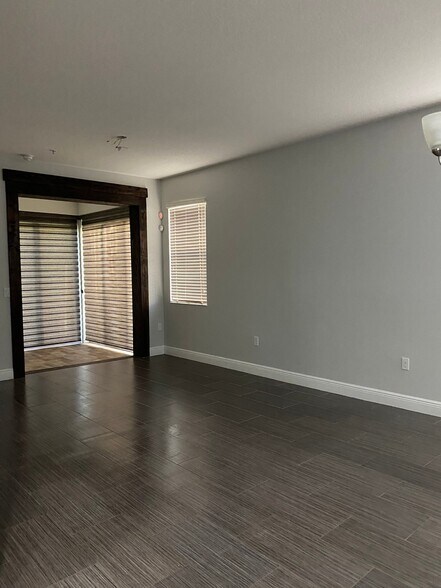 Building Photo - 9635 Tivoli Villa Dr