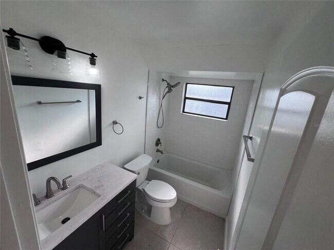 Building Photo - 686 Royalty Ct
