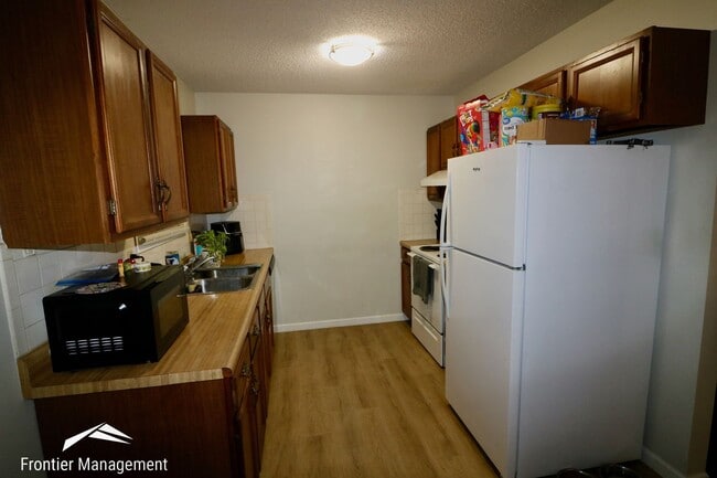 Building Photo - 2013/2015 Shirley