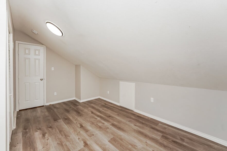 Building Photo - 809 Clover Hill Ln