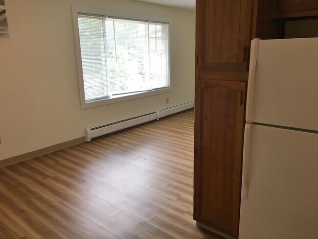 Building Photo - 3861 Brown Ave