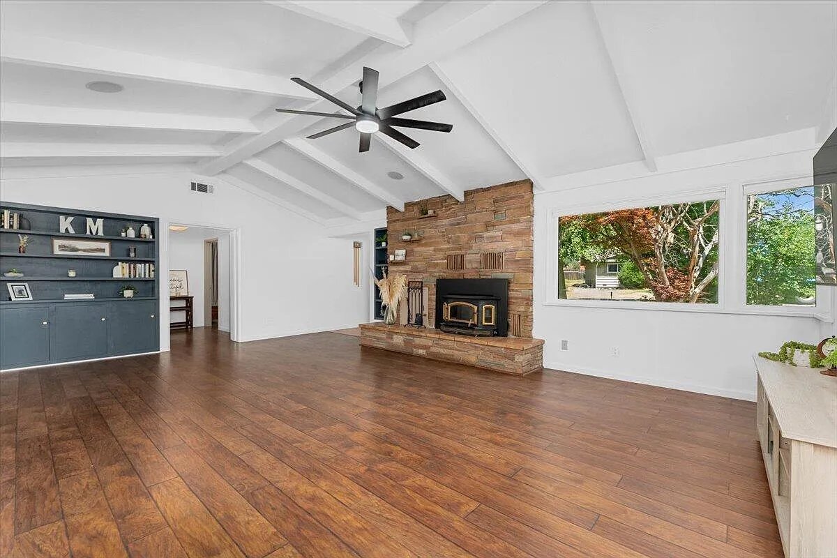 Building Photo - 2551 S Waverly Ave