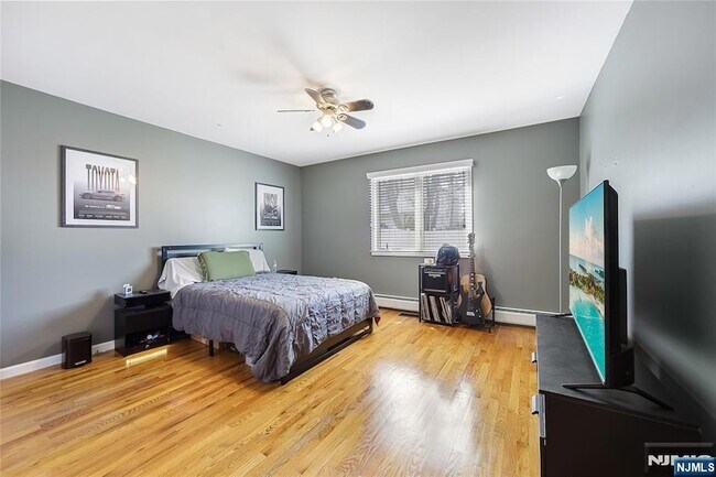 Building Photo - 260 Garibaldi Ave