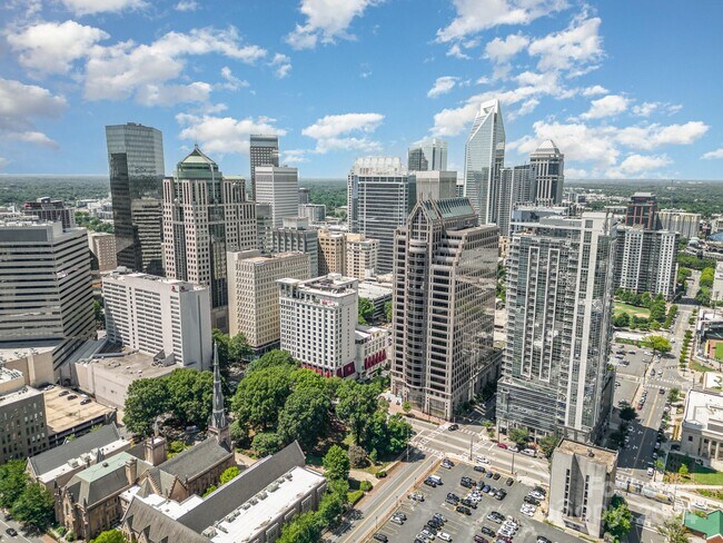 Building Photo - 307 W Trade St