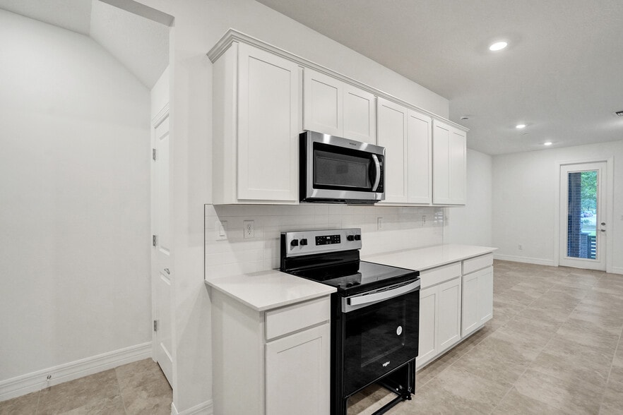 Building Photo - 767 NW 82nd Ter