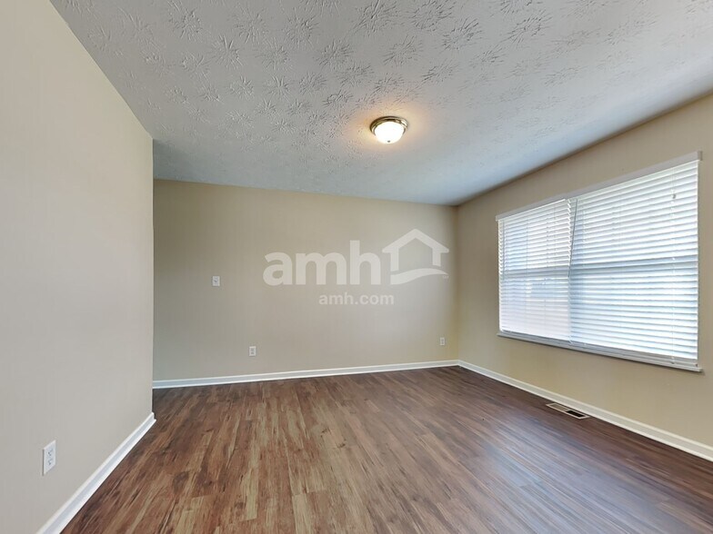 Building Photo - 32 Ascot Glen Dr