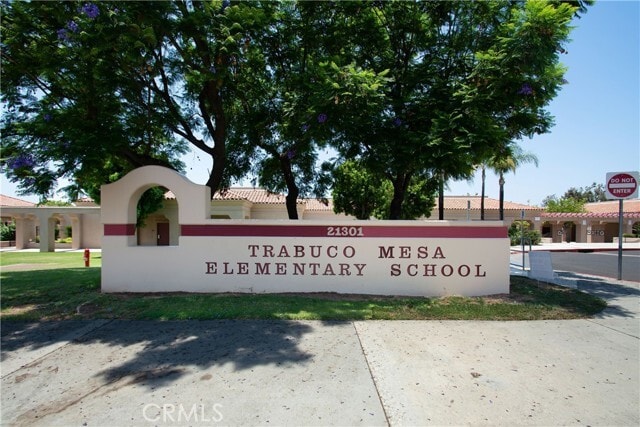 Building Photo - 19 Redbud