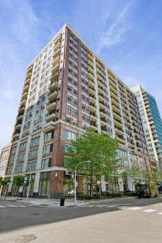 Building Photo - 451 W Huron St